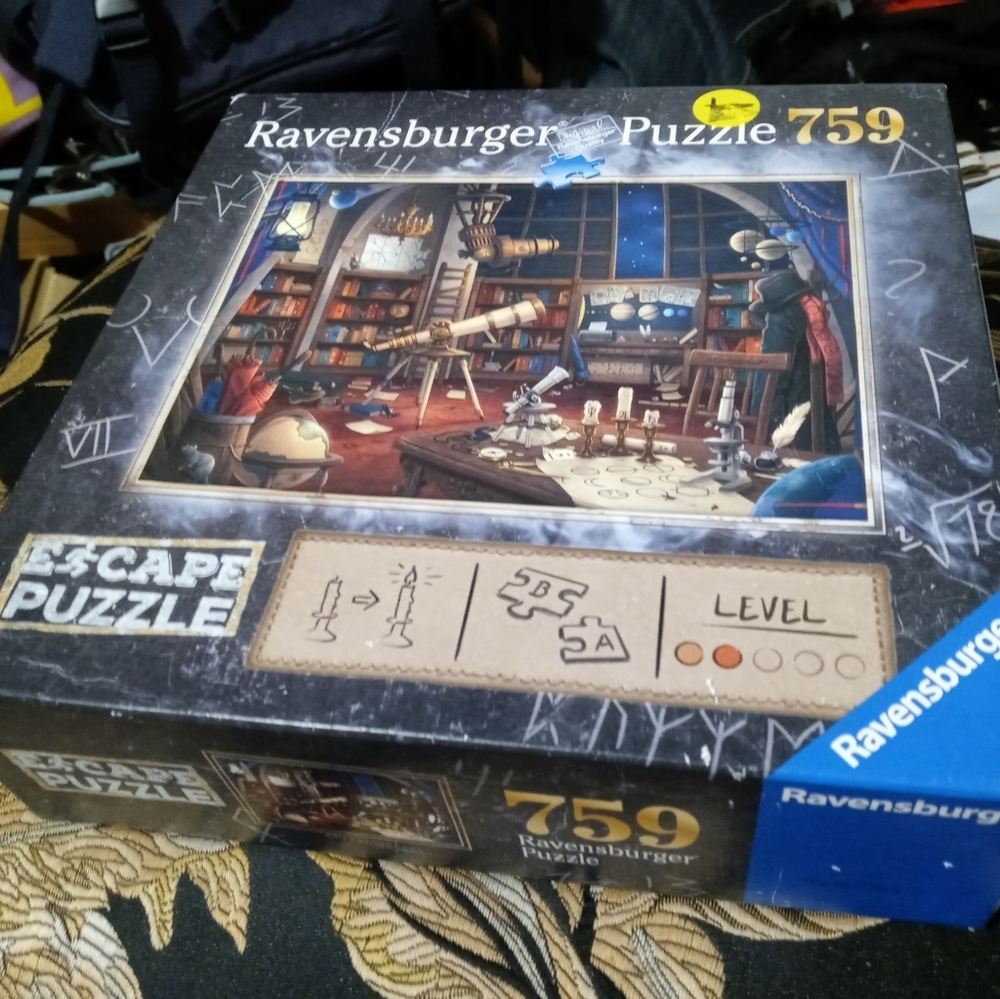 😃RAVENSBURGER ESCAPE PUZZLE 12&UP